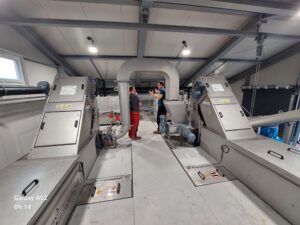 PWL Rechengutwaschpresse auf PWL Kompaktanlagen mit PWL Harkenumlaufrechen